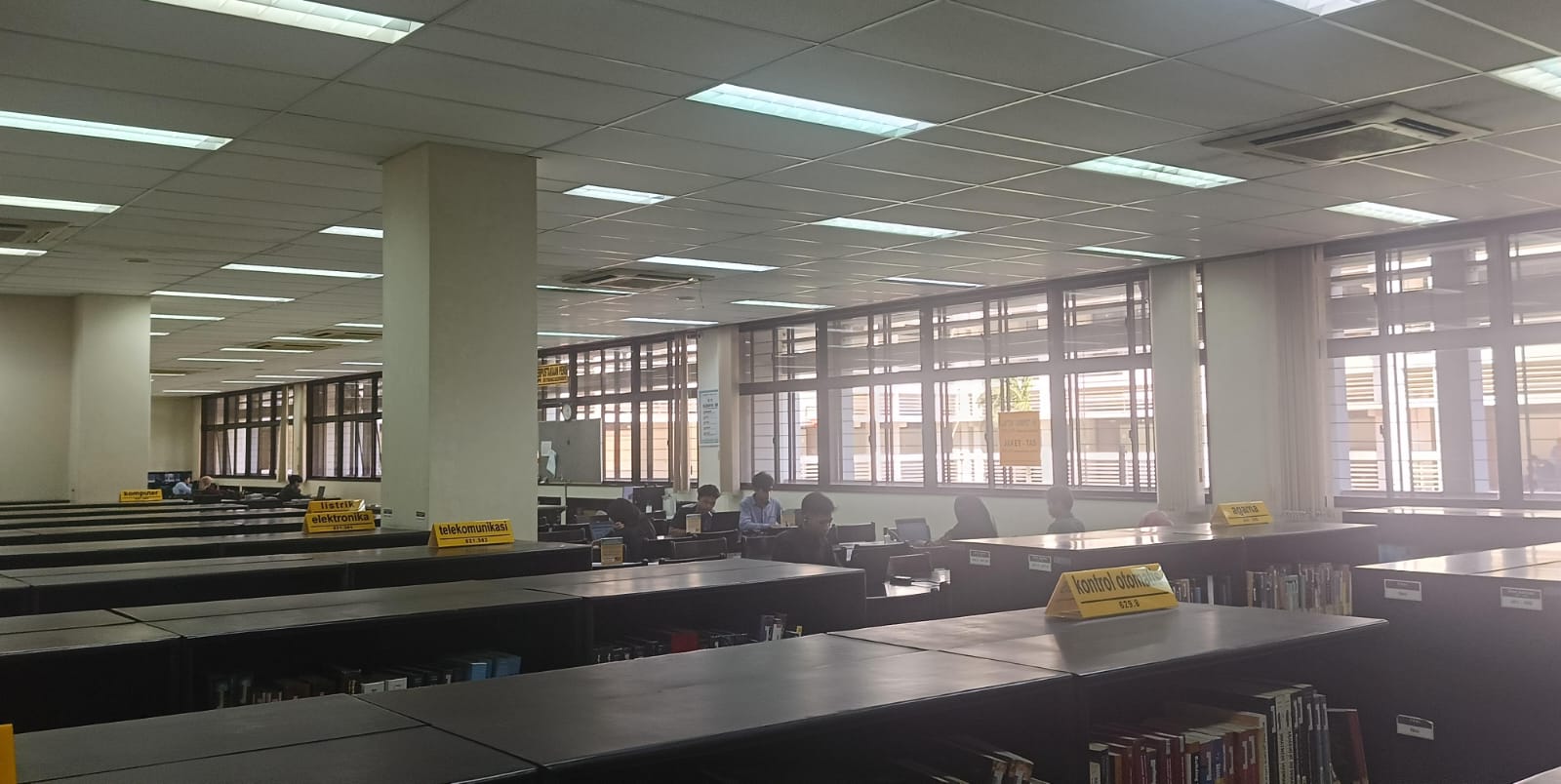 Perpustakaan D4